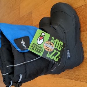 Tundra snow boots